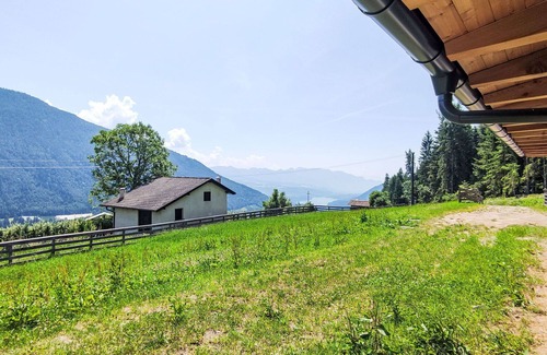 Livo Villa | Cosy apartment in villa for 12 guests with WIFI, TV, patio and parking