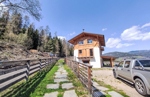 Livo Villa | Cosy apartment in villa for 12 guests with WIFI, TV, patio and parking