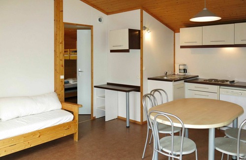 Beynat House | Cosy apartment in villa for 6 guests with WIFI, pool, TV, terrace, pets allowed and parking