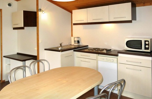 Beynat House | Cosy apartment in villa for 6 guests with WIFI, pool, TV, terrace, pets allowed and parking