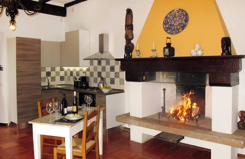 Simignano House | Cosy apartment in villa with WIFI, pool, terrace, pets allowed, panoramic view and parking