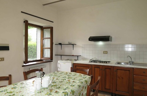 Lisciano Niccone Villa | Cosy apartment in villa for 4 people with WIFI, pool, patio, pets allowed and parking