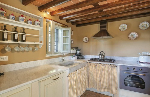 Pescaglia Villa | Cosy apartment in villa for 6 guests with WIFI, pool, A/C, TV, terrace, pets allowed and parking
