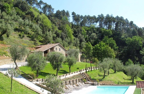 Pescaglia Villa | Cosy apartment in villa for 6 guests with WIFI, pool, A/C, TV, terrace, pets allowed and parking