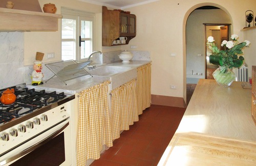 San Martino in Freddana Villa | Cosy apartment in villa with private pool, A/C, WIFI, TV, terrace, pets allowed and parking