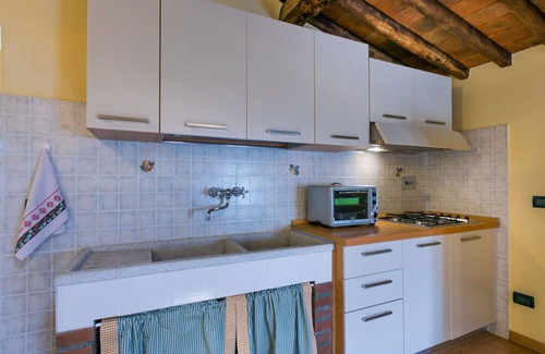 Pescia House | Cosy apartment in villa for 6 people with pool, WIFI, TV and terrace