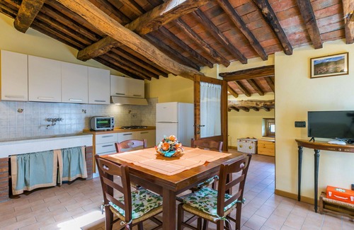 Pescia House | Cosy apartment in villa for 6 people with pool, WIFI, TV and terrace