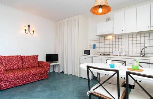Casamicciola Terme Villa | Cosy apartment in villa for 4 guests with WIFI, TV, patio and parking