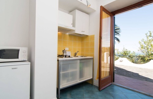 Casamicciola Terme Villa | Cosy apartment in villa for 2 guests with WIFI, TV, patio and parking