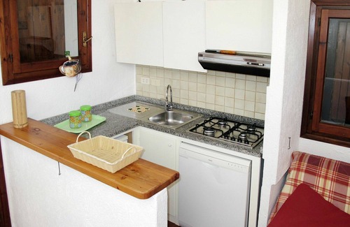 Santa Reparata Apartment | Cosy apartment for 3 guests with pool, TV, balcony, pets allowed and parking
