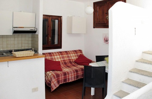 Santa Reparata Apartment | Cosy apartment for 3 guests with pool, TV, balcony, pets allowed and parking