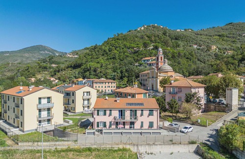 Sestri Levante Apartment | Cosy apartment for 5 guests with A/C, WIFI, TV, patio, pets allowed and parking
