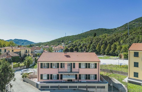 Sestri Levante Apartment | Cosy apartment for 5 guests with A/C, WIFI, TV, patio, pets allowed and parking