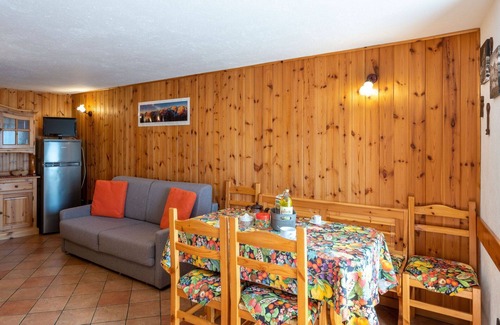 Sarre Apartment | Cosy apartment for 6 guests with TV, balcony and parking, close to Aosta