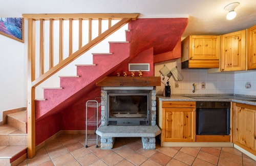 Sarre Apartment | Cosy apartment for 6 guests with TV, balcony and parking, close to Aosta