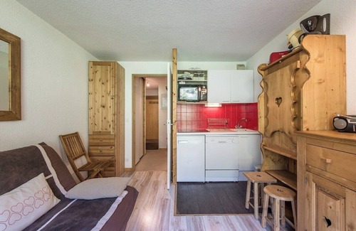 Meribel-Mottaret Apartment | Cosy apartment of 22m2 with 1 bunk bed area and 1 living room with sofa in the Hameau du Mottaret