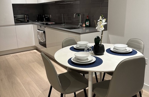 Docklands Apartment | Cosy Apartment with balcony