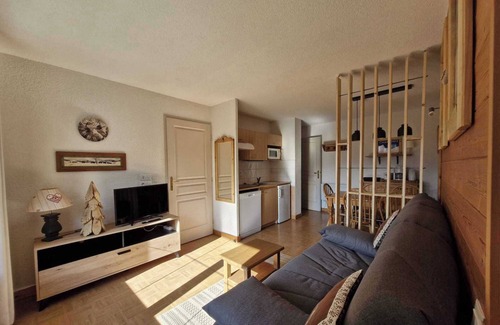 Flumet Apartment | Cosy apartment with balcony and mountain view