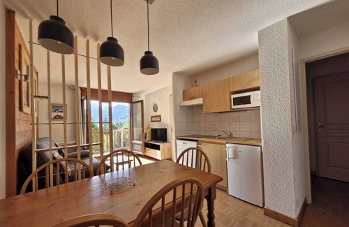Flumet Apartment | Cosy apartment with balcony and mountain view