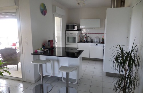 La Lironde Apartment | Cosy apartment with spacious terrace for two travellers
