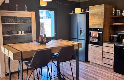 Sallanches Apartment | Cosy apartment with sunny terrace 3 mns from town center