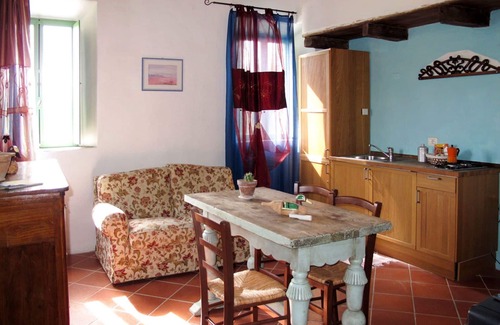 Granarola Apartment | Cosy apartment with pool, A/C, WIFI, TV, patio, pets allowed, panoramic view and parking