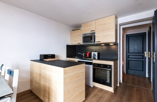 Saint-Sorlin-d'Arves Apartment | Cosy apt 8 ppl, mountain view, pool, parking