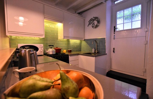 Aberdovey Cottage | Cosy, attractive 2 Bedroom Cottage In Centre Of Aberdovey Ideal For Couples