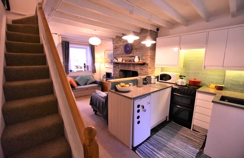 Aberdovey Cottage | Cosy, attractive 2 Bedroom Cottage In Centre Of Aberdovey Ideal For Couples