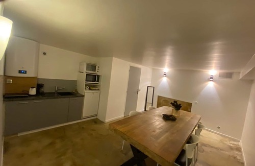 10th Arrondissement Apartment | Cosy Atypical Apartment in Hyper Centre Paris 10eme near Canal Saint-Martin