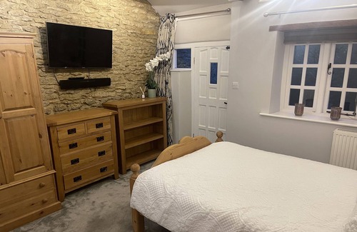Bicester House | Cosy barn conversion in quiet village location within 5 minutes of Bicester.