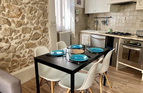 Bonneveine House | Cosy beachfront house with patio