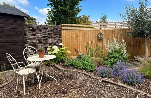 Cambridge Cabin | Cosy, boutique Shepherd's Hut near Cambridge; free bicycles