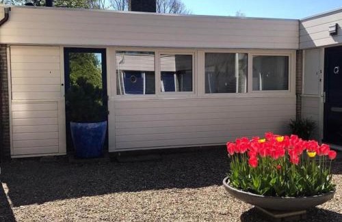 Sint Maartensvlotbrug House | Cosy bungalow on quiet resort near beach
