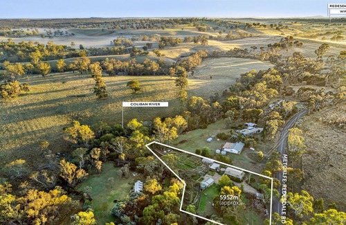 Metcalfe House | Cosy Bungalow on Tranquil Organic Mini-Farm