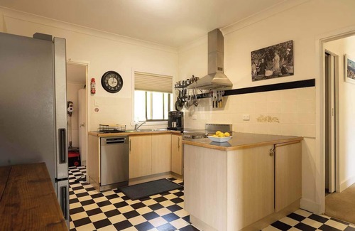 Mount Beauty House | Cosy Candlewick Cottage | A Mount Beauty Delight
