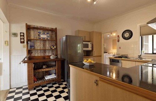 Mount Beauty House | Cosy Candlewick Cottage | A Mount Beauty Delight