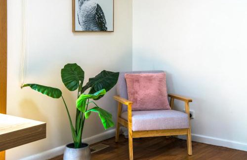 Olinda House | Cosy, central Olinda Camellia Cottage