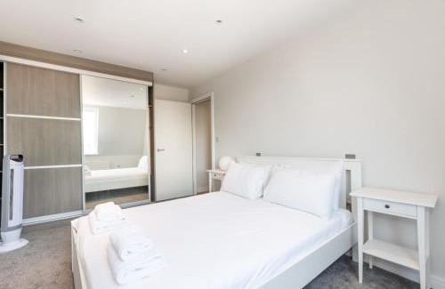 Twickenham Riverside Apartment | Cosy Central Stylish Apartment in Twickenham Pass the Keys