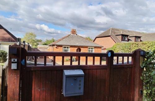 Lychpit House | Cosy Chineham House
