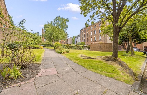 City Centre Glasgow Apartment | Cosy City Center Apartment, Easy Access to Local Amenities, Airport 25mins Away