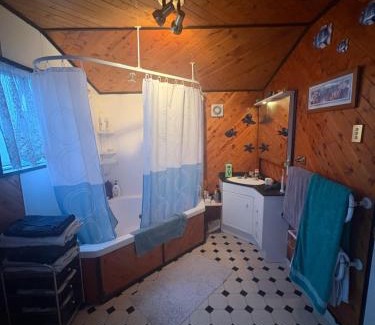 Reefton House | Cosy Colonial Cottage