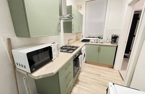 Harehills House | Cosy Contractor Stay-Sleeps 4