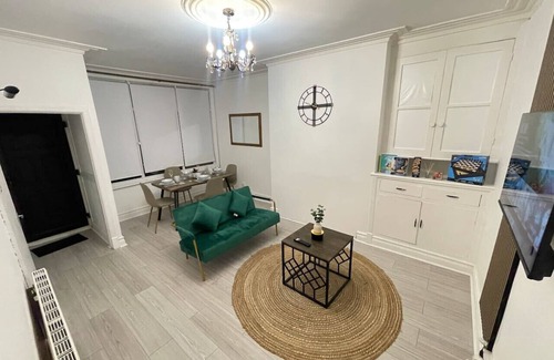 Harehills House | Cosy Contractor Stay-Sleeps 4