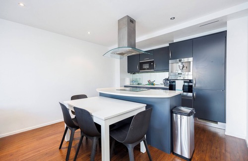 Docklands Apartment | Cosy Corner Apartment Near to Excel