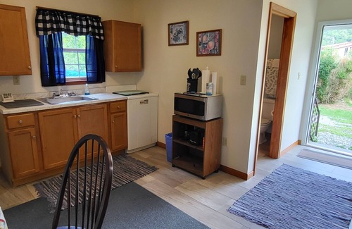 Cherokee Cabin | Cosy cottage, easy walk to casino , 5 min. From GSMNP.