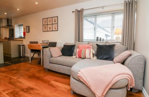Lifton House | Cosy Cottage