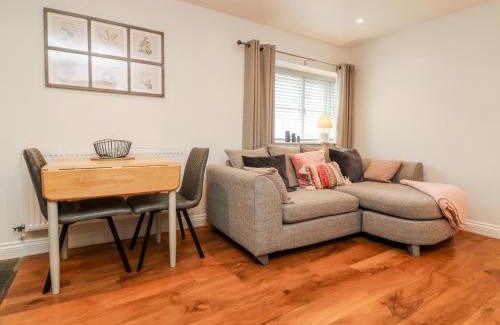 Lifton House | Cosy Cottage