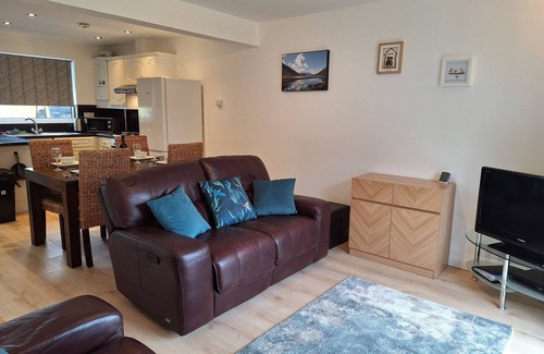 West Laroch House | Cosy cottage in a stunning location - on the shore of Loch Linnhe near Glencoe