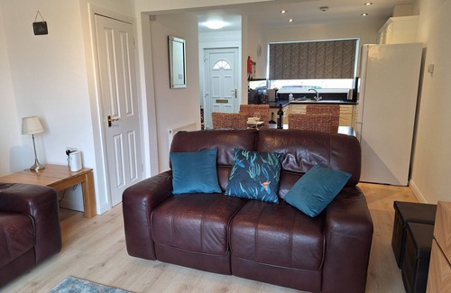 West Laroch House | Cosy cottage in a stunning location - on the shore of Loch Linnhe near Glencoe